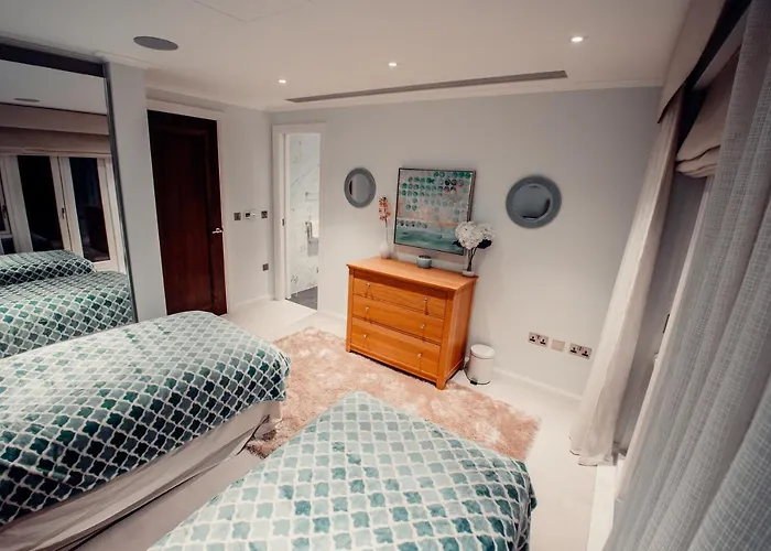 Lovely 4/Bdr Penthouse W/ Lovely Views